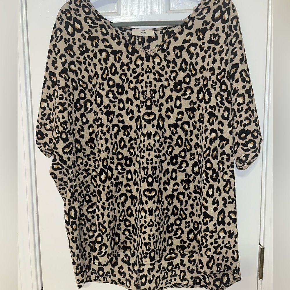 Entropy leopard top